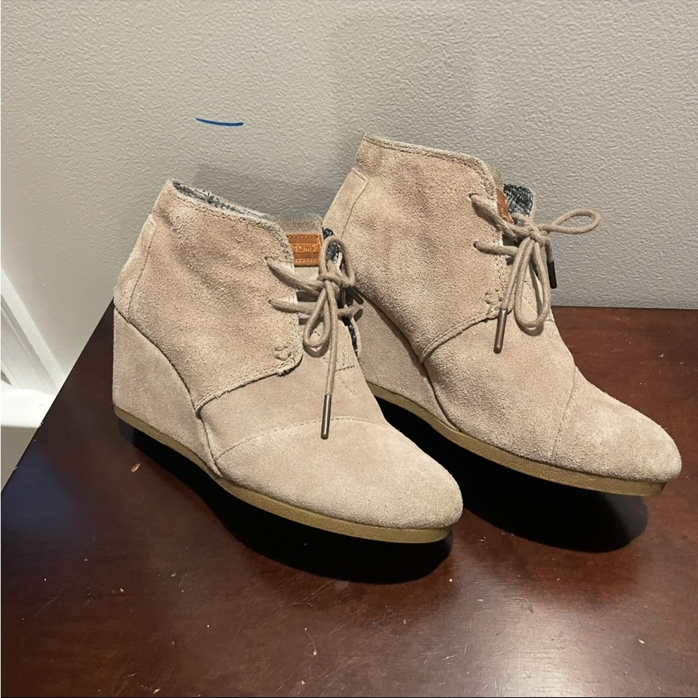 Toms Tan Suede Wedges